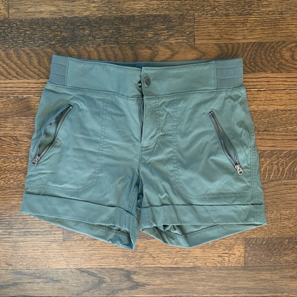 Athleta Shorts Size 4